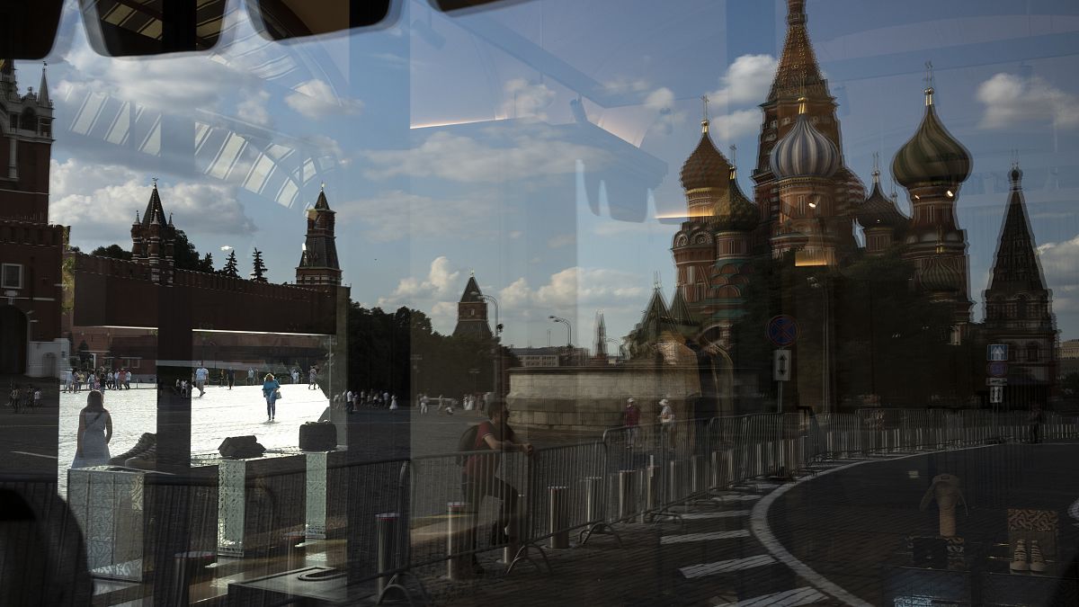 Rusya'nın başkenti Moskova'da Kızıl meydan ve Aziz Vasil Katedrali