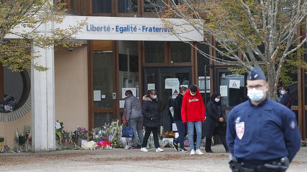 Vor der Schule in Conflans-St-Honorine Vor der Schule in Conflans-St-Honorine