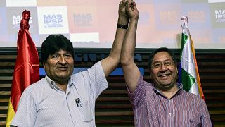 Evo Morales y Luis Arce durante una conferencia de prensa en Buenos Aires, el 27 de enero de 2020.