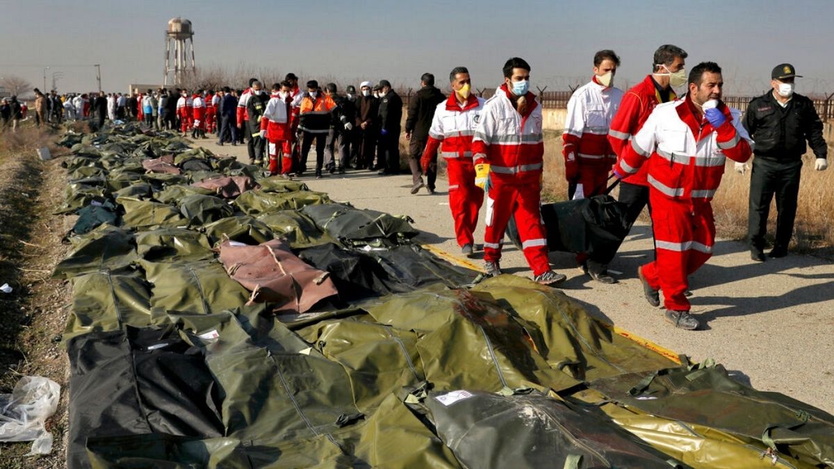 اجساد قربانیان هواپیمای سرنگون‌شده اوکراینی