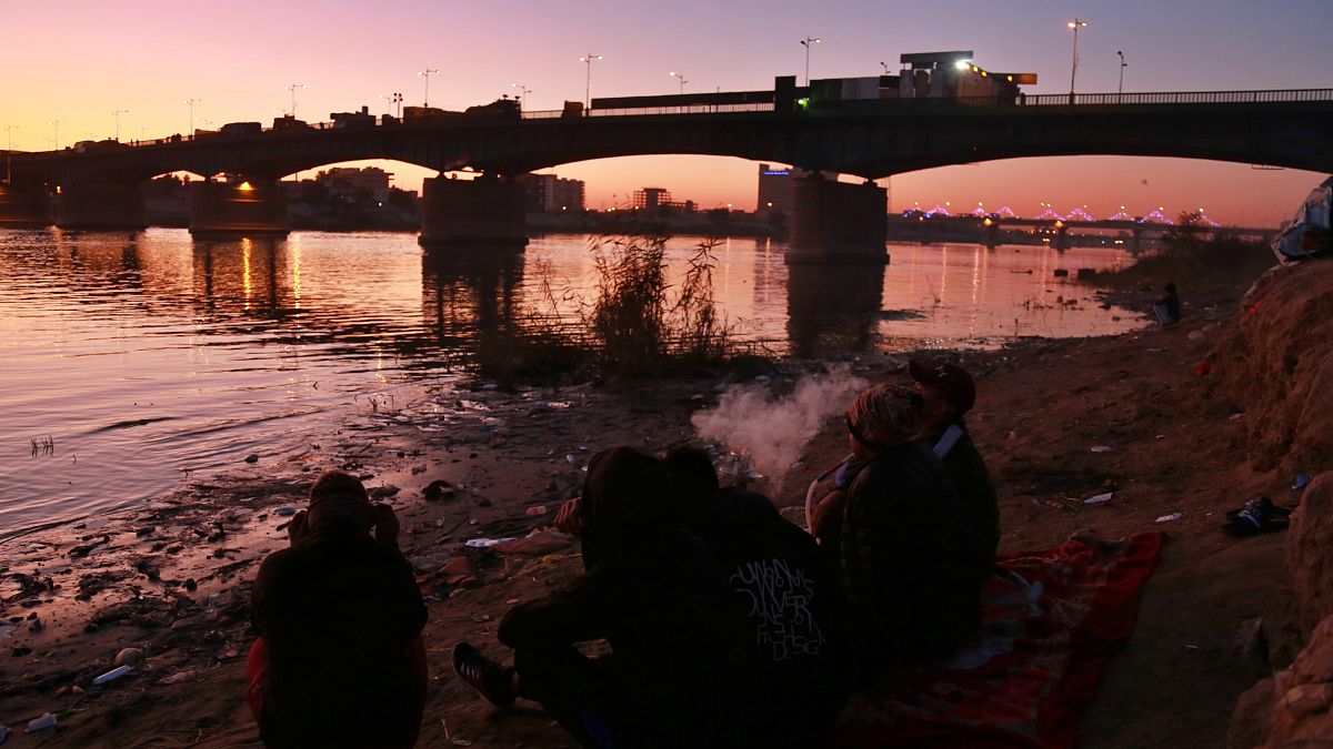 نهر دجلة خلال غروب الشمس في بغداد. 2019/12/18