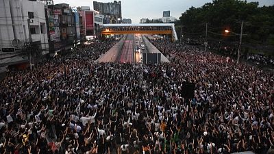 شاهد: وتستمر المظاهرات في تايلاند رغم الحظر والملاحقة الأمنية