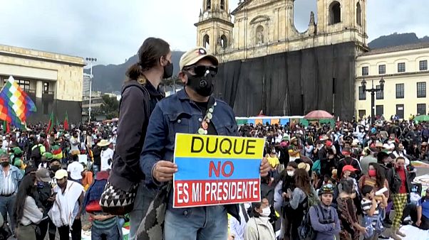 Miles de indígenas presionan en Bogotá para obtener una reunión con Iván Duque Miles de indígenas presionan en Bogotá para obtener una reunión con Iván Duque