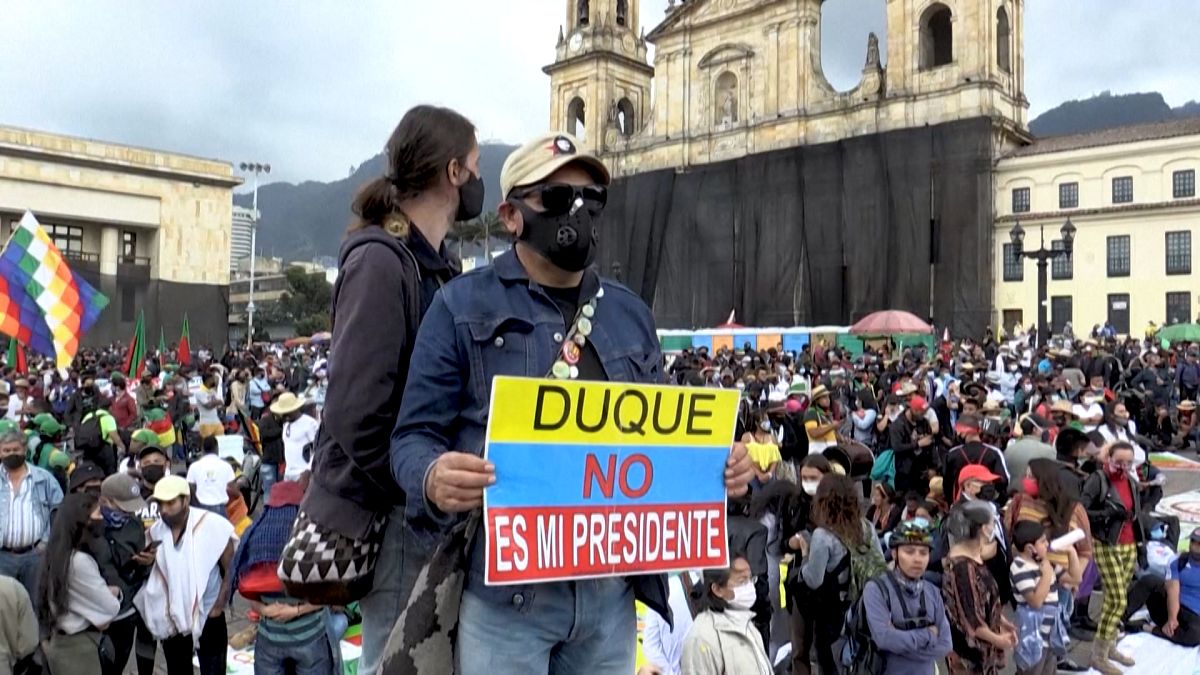 Milhares de indígenas protestam em Bogotá