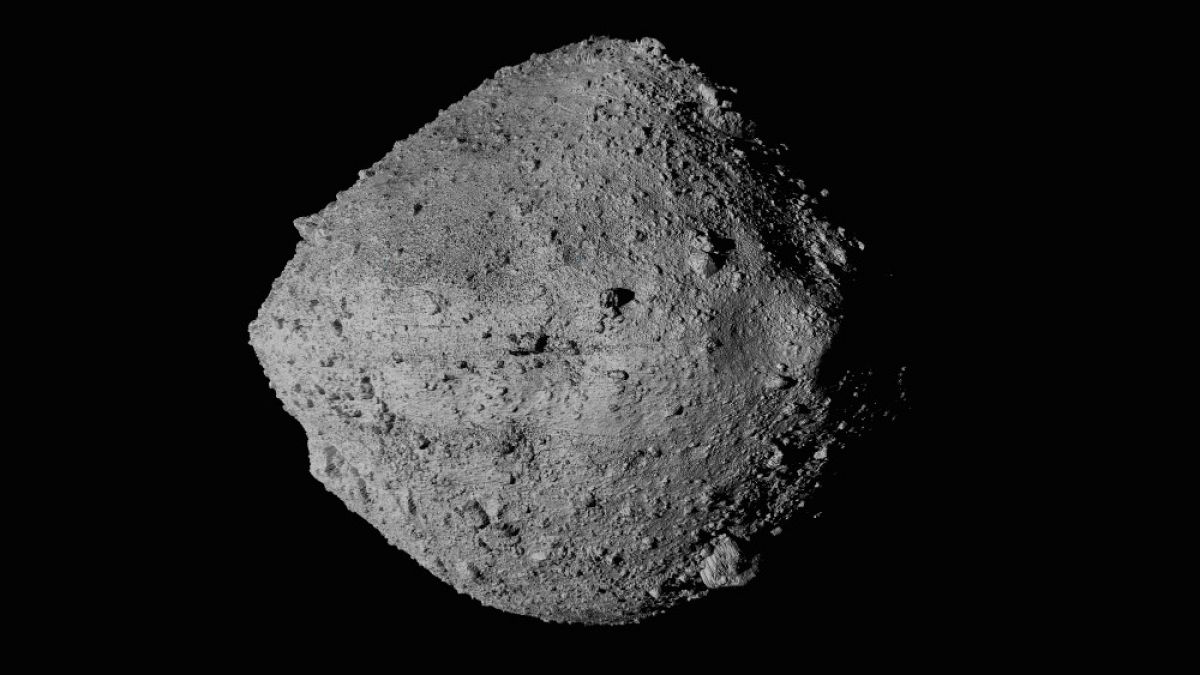 L'asteroide Bennu visto dalla sonda OSIRIS-REx