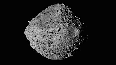 NASA uzay aracı asteroit Bennu'dan örnek toplamak için inişe geçiyor