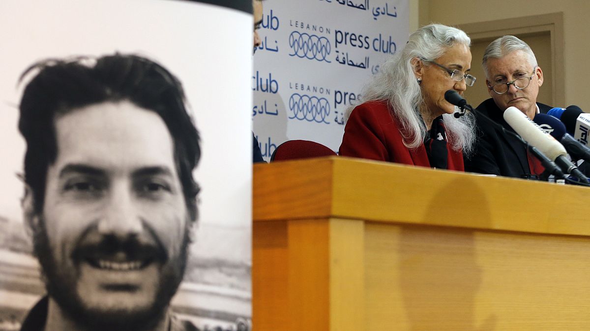 والدا أوستين تايس المفقود في سوريا منذ 2012 خلال مؤتمر صحفي في بيروت. 2018/12/04