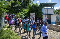 Mario Joseph, Anwalt für die Cholera-Opfer auf Haiti leitet einen Demonstrationszug zum einstigen UN-Lager in Mirebalais, 19.10.2020