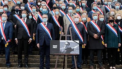 یک دقیقه سکوت در فرانسه به احترام معلمی که سر بریده شد