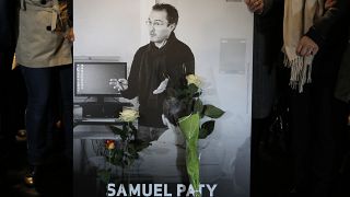 Une photo de Samuel Paty tenue à Conflans-Sainte-Honorine, le 20 octobre 2020