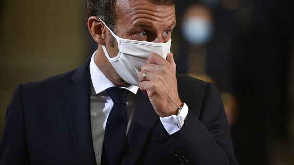 Emmanuel Macron mit Stoffmaske Emmanuel Macron mit Stoffmaske