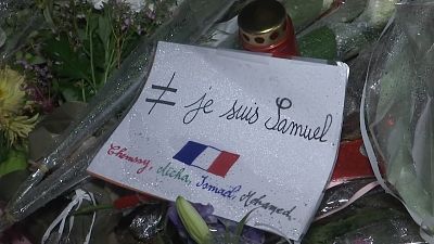 شاهد: مسيرة قرب باريس تكريما لروح أستاذ التاريخ الفرنسي المقتول