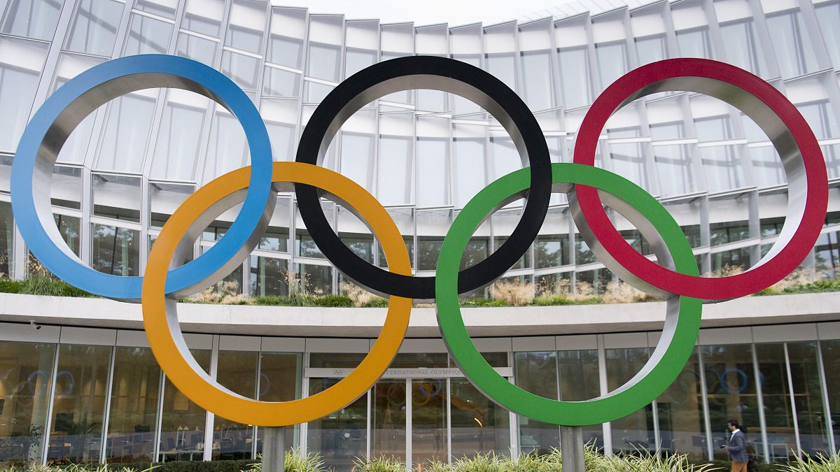 Imagen de los aros olímpicos en la sede del Comité Olímpico Internacional (COI), en Lausana, Suiza.