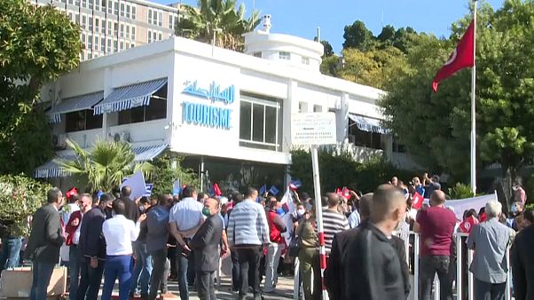 Angestellte des Tourismus-Sektors demonstrieren vor dem Tourismusministerium in Tunis Angestellte des Tourismus-Sektors demonstrieren vor dem Tourismusministerium in Tunis