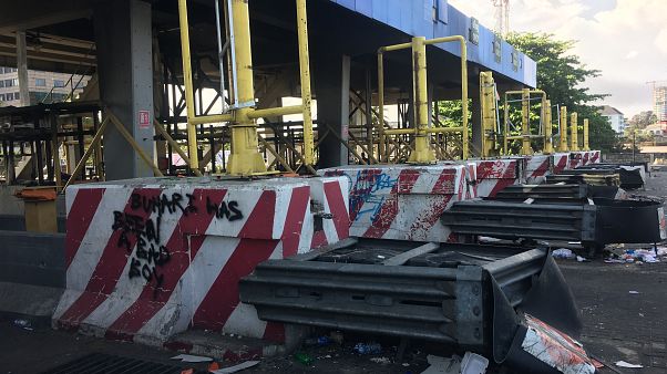Lagos'ta sokağa çıkma yasağı ilan edildi Lagos'ta sokağa çıkma yasağı ilan edildi