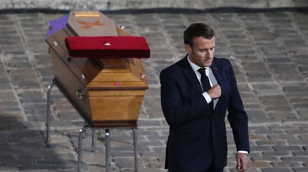 Le président français Emmanuel Macron dans la cour de la Sorbonne lors de l'hommage national à Samuel Paty, Paris, France, le 21 octobre 2020 Le président français Emmanuel Macron dans la cour de la Sorbonne lors de l'hommage national à Samuel Paty, Paris, France, le 21 octobre 2020