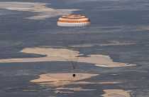 Soyuz MS-15 ile dünyaya dönen mürettebat paraşütle iniş yaptı