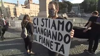 Eine Klima-Demo in Rom - mit sozialen Abstandsregeln
