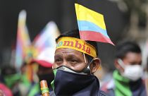 Un manifestante indígena durante la manifestación en Bogotá, Colombia