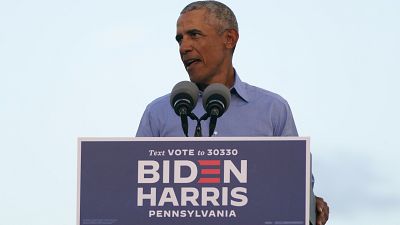 الرئيس الأمريكي السابق باراك أوباما يخاطب أنصار بايدن -هاريس خلال تجمع في فيلادلفيا ، بنسلفانيا.