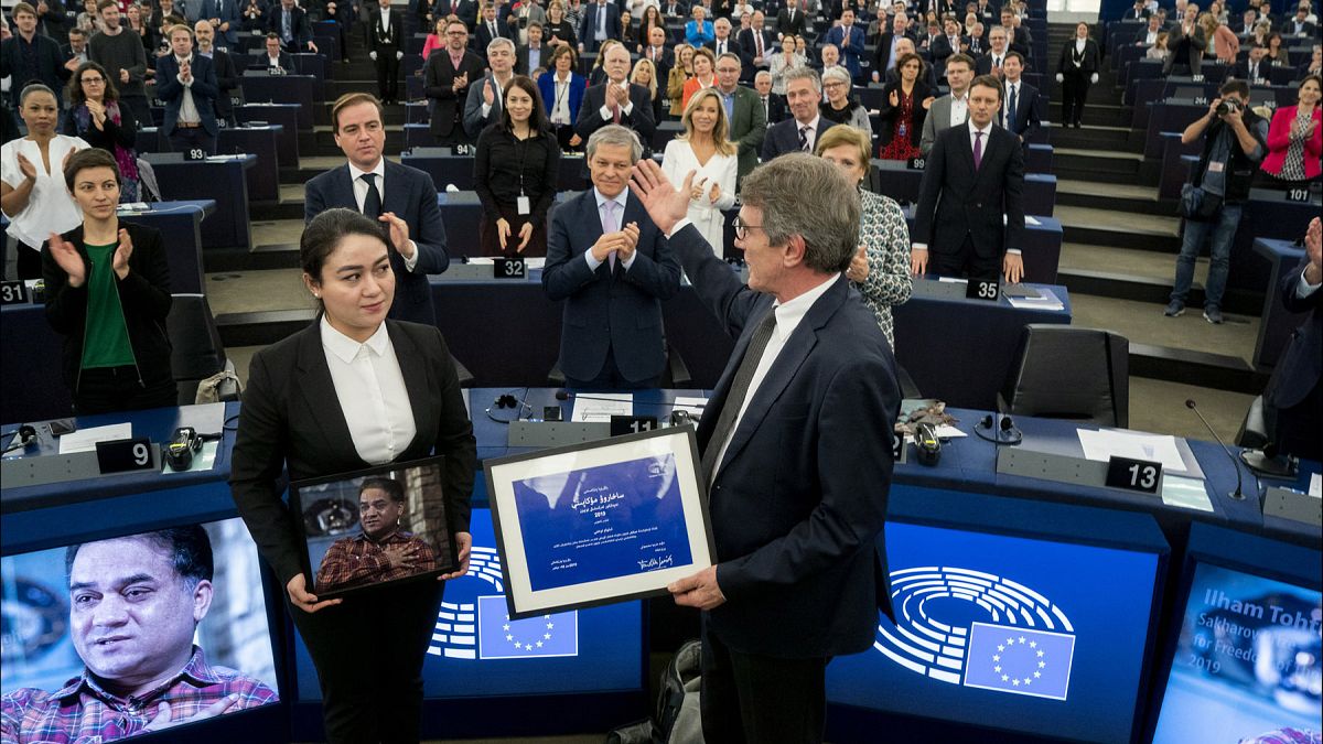 Jewher Ilham nahm 2019 den Sacharow-Preis für ihren inhaftierten Vater in Empfang