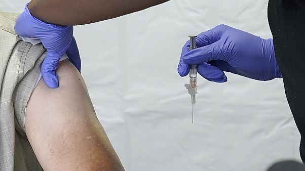 وفاة متطوع شارك في اختبارات اللقاح الذي طورته جامعة أوكسفورد ضد مرض كوفيد-19 في البرازيل وفاة متطوع شارك في اختبارات اللقاح الذي طورته جامعة أوكسفورد ضد مرض كوفيد-19 في البرازيل