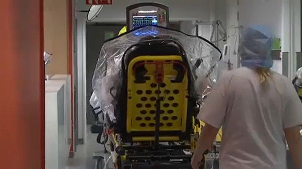 COVID-19: Πάνω από 40.000 κρούσματα στη Γαλλία - Γεμίζουν οι ΜΕΘ σε Βέλγιο και Γερμανία COVID-19: Πάνω από 40.000 κρούσματα στη Γαλλία - Γεμίζουν οι ΜΕΘ σε Βέλγιο και Γερμανία