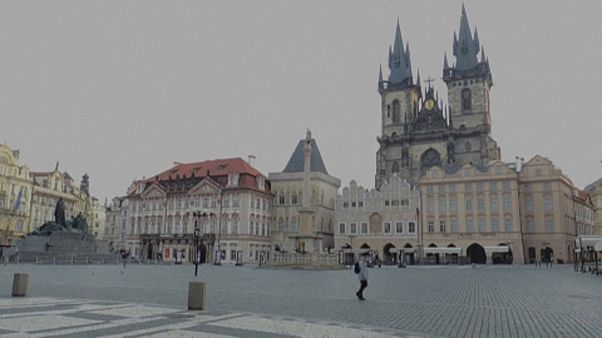 Pillanatfelvétel a kihalt prágai belvárosról Pillanatfelvétel a kihalt prágai belvárosról