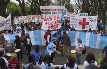 Krankenschwestern fordern bessere Arbeitsbedingungen - Eine Million Corona-Fälle in Argentinien