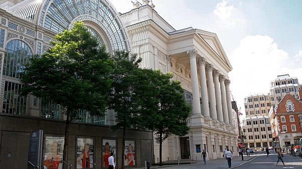 La Royal Opera House evita il fallimento vendendo una tela di Hockney La Royal Opera House evita il fallimento vendendo una tela di Hockney