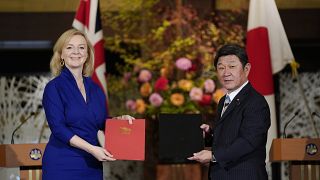 British International Trade Secretary Liz Truss (L) and Japanese Foreign Minister Toshimitsu Motegi in Tokyo, Friday, Oct. 23, 2020.