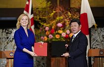 Brexit sonrası İngiltere yıllık 20 milyar dolarlık ticaret yaptığı Japonya ile yeni gümrük tarifeleri üzerinde anlaşmaya vardı.