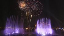 إطلاق الألعاب النارية فوق نافورة النخلة في دبي، وهي الأكبر في العالم وفق سجل غينس العالمي للأرقام القياسية. 2020/10/22
