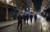 Pattuglia notturna per le strade di Parigi durante il coprifuoco, ottobre 2020