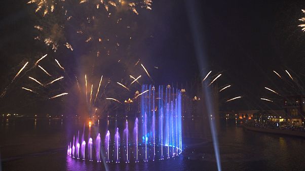 Dubaï inaugure la plus grande fontaine au monde Dubaï inaugure la plus grande fontaine au monde