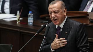 الرئيس التركي رجب طيب أردوغان يلقي كلمة أمام اجتماع حزبه لحزب العدالة والتنمية في الجمعية الوطنية التركية الكبرى في أنقرة، تركيا، 14 أكتوبر 2020