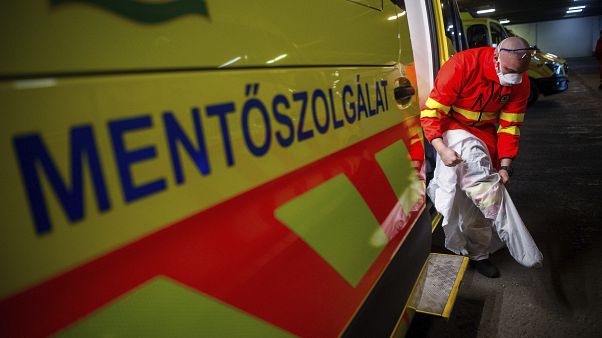 Magyarországon 2245 koronavírusos beteget ápolnak kórházban, közülük 205-en vannak lélegeztetőgépen. Magyarországon 2245 koronavírusos beteget ápolnak kórházban, közülük 205-en vannak lélegeztetőgépen.