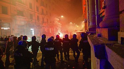 Incidentes durante las protestas contra el toque de queda en Nápoles