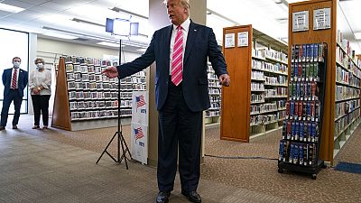 In einer Bibliothek in Florida, wo Donald Trump seinen offiziellen Wohnsitz hat, gab er seinen Stimmzettel vorzeitig ab