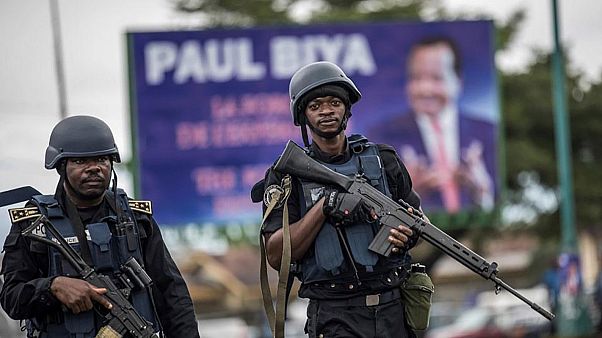 Kamerun'un güneybatısından bulunan Kumba şehrinde bir okula düzenlenen saldırıda en az 8 çocuk hayatını kaybetti Kamerun'un güneybatısından bulunan Kumba şehrinde bir okula düzenlenen saldırıda en az 8 çocuk hayatını kaybetti