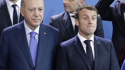 Erdogan non si scusa e continua ad offendere il presidente Macron