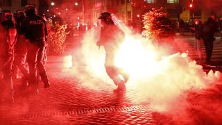 Az Új Erő nevű szélsőjobboldali mozgalom aktivistái csaptak össze a rendőrökkel szombat este Rómában.
