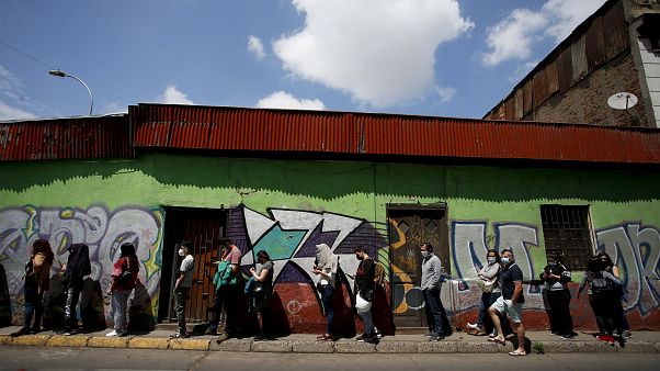 Schlange vor einem Wahllokal in Chile Schlange vor einem Wahllokal in Chile