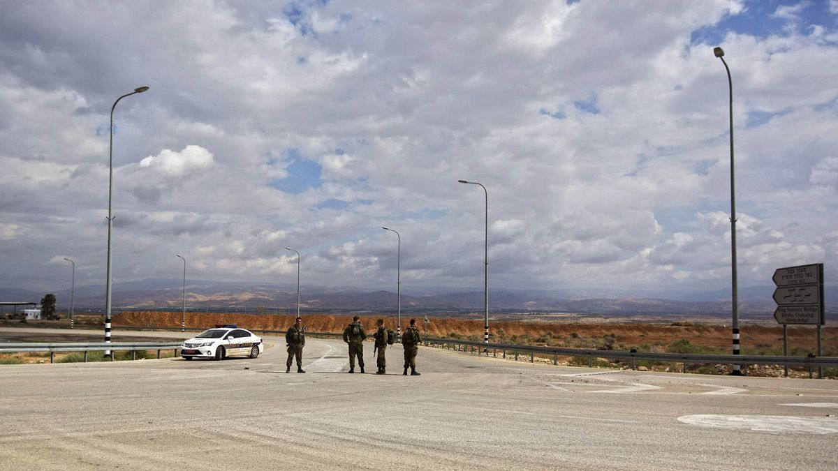 مدخل معبر اللنبي الحدودي، المعبر الحدودي الرئيسي للفلسطينيين المسافرين من الضفة الغربية  إلى الأردن المجاور، الاثنين 10 مارس 2014