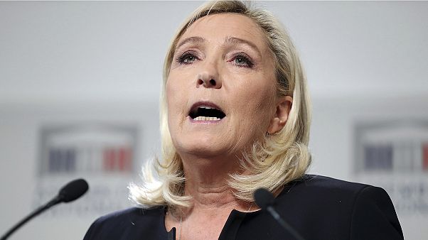 Fransa'da aşırı sağcı lider Le Pen, Türkiye Cumhurbaşkanı Erdoğan ile girdiği tartışmada Macron'dan yana tavır açıkladı. Fransa'da aşırı sağcı lider Le Pen, Türkiye Cumhurbaşkanı Erdoğan ile girdiği tartışmada Macron'dan yana tavır açıkladı.
