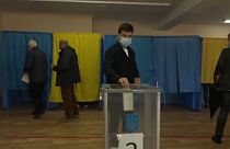 Élections locales en Ukraine : le premier test pour le président Volodymyr Zelensky