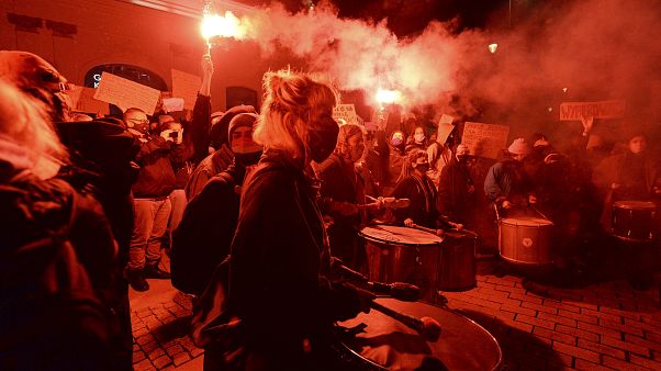 Протестующие говорят о страхе даже перед желанной беременностью и мечтают уехать из страны Протестующие говорят о страхе даже перед желанной беременностью и мечтают уехать из страны
