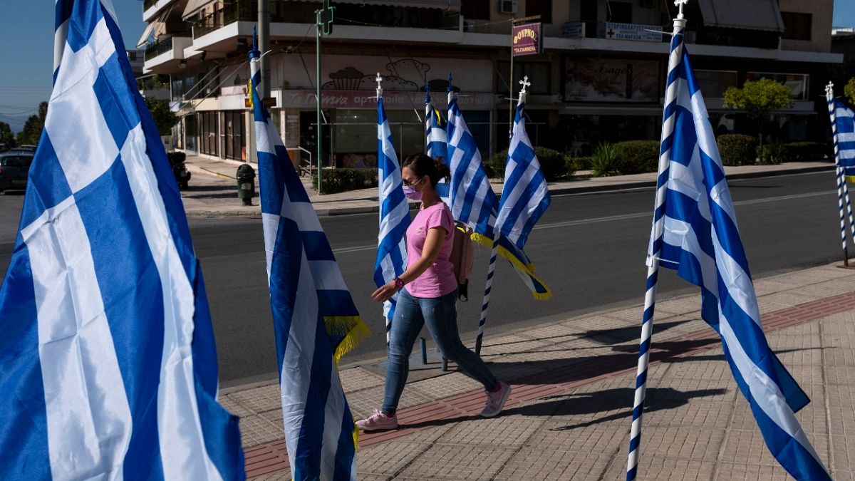 Her 10 Yunanistanlı'dan 7'si pandeminin seyrinden endişe duyuyor