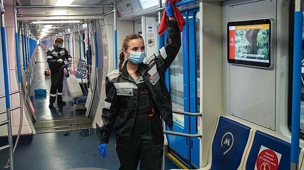 Пассажиров с температурой не будут пускать в московское метро Пассажиров с температурой не будут пускать в московское метро