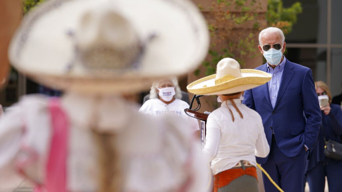 simpatizzanti delle comunità ispaniche incontrano Joe Biden a Las Vegas